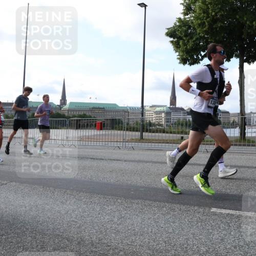 29.06.2025 - hella hamburg halbmarathon Lena Gebhardt http://msf.ph/oto/8261594 29.06.2025 09:57:05 Lombardsbrücke 1030, 1327, 1381, 1442, 1460, 1496, 1537, 1657, 1783, 1833, 2013, 2025, 2074, 2111, 2119, 2208, 2340, 2378, 2396, 2595, 2814, 2839, 2869, 2878, 3093, 3103, 3310, 3575, 3652, 3791, 4377, 4404, 4558, 4635, 4726, 4770, 4897, 5008, 5013, 5021, 5169, 5194, 5319, 5744, 5839, 6033, 6377, 6561, 6562, 6631, 6720, 6762, 7176, 7177, 7259, 7475, 7918, 8112, 8261, 8313, 8572, 8587, 8618, 8651, 8661, 8710, 8813, 8863, 8921, 8930, 9060, 9082, 9316, 9497, 9597, 9638, 10191 meine-sportfotos.de
