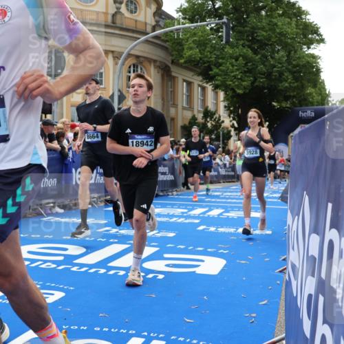 29.06.2025 - hella hamburg halbmarathon Strokosch-Dieckow http://msf.ph/oto/8261646 29.06.2025 10:43:28 Ziel 2653, 3928, 4080, 5124, 5436, 5506, 7635, 8664, 9931, 10237, 10246, 11648, 12623, 13348, 13996, 14484, 16338, 16720, 17391, 18513, 18775, 18810, 18942, 18987, 19009, 19051, 19229 meine-sportfotos.de