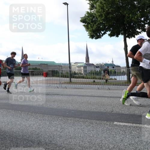 29.06.2025 - hella hamburg halbmarathon Lena Gebhardt http://msf.ph/oto/8261668 29.06.2025 09:57:05 Lombardsbrücke 1030, 1327, 1381, 1442, 1460, 1496, 1537, 1657, 1783, 1833, 2013, 2025, 2074, 2111, 2119, 2208, 2340, 2378, 2396, 2595, 2814, 2839, 2869, 2878, 3093, 3103, 3310, 3575, 3652, 3791, 4377, 4404, 4558, 4635, 4726, 4770, 4897, 5008, 5013, 5021, 5169, 5194, 5319, 5744, 5839, 6033, 6377, 6561, 6562, 6631, 6720, 6762, 7176, 7177, 7259, 7475, 7918, 8112, 8261, 8313, 8572, 8587, 8618, 8651, 8661, 8710, 8813, 8863, 8921, 8930, 9060, 9082, 9316, 9497, 9597, 9638, 10191 meine-sportfotos.de
