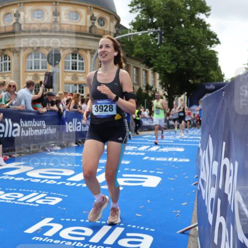 29.06.2025 - hella hamburg halbmarathon Strokosch-Dieckow http://msf.ph/oto/8261731 29.06.2025 10:43:29 Ziel 2653, 3928, 4080, 5124, 5436, 5506, 7635, 8664, 9931, 10237, 10246, 11648, 12623, 13348, 13996, 14484, 14690, 16338, 16720, 17391, 17912, 18513, 18775, 18810, 18942, 18987, 19009, 19051, 19229 meine-sportfotos.de