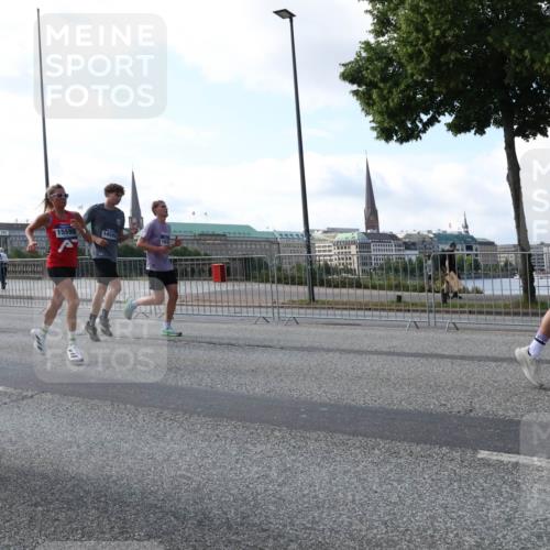 29.06.2025 - hella hamburg halbmarathon Lena Gebhardt http://msf.ph/oto/8261761 29.06.2025 09:57:05 Lombardsbrücke 1030, 1327, 1381, 1442, 1460, 1496, 1537, 1657, 1783, 1833, 2013, 2025, 2074, 2111, 2119, 2208, 2340, 2378, 2396, 2595, 2814, 2839, 2869, 2878, 3093, 3103, 3310, 3575, 3652, 3791, 4377, 4404, 4558, 4635, 4726, 4770, 4897, 5008, 5013, 5021, 5169, 5194, 5319, 5744, 5839, 6033, 6377, 6561, 6562, 6631, 6720, 6762, 7176, 7177, 7259, 7475, 7918, 8112, 8261, 8313, 8572, 8587, 8618, 8651, 8661, 8710, 8813, 8863, 8921, 8930, 9060, 9082, 9316, 9497, 9597, 9638, 10191 meine-sportfotos.de