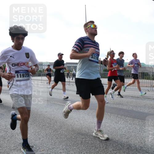 29.06.2025 - hella hamburg halbmarathon Lena Gebhardt http://msf.ph/oto/8261835 29.06.2025 09:57:06 Lombardsbrücke 1030, 1327, 1381, 1442, 1460, 1496, 1537, 1657, 1783, 1833, 2013, 2025, 2074, 2111, 2119, 2208, 2340, 2378, 2396, 2595, 2814, 2839, 2869, 2878, 3093, 3103, 3310, 3575, 3652, 3698, 3791, 4377, 4558, 4635, 4726, 4770, 4897, 5008, 5013, 5018, 5021, 5169, 5194, 5319, 5744, 5839, 6033, 6377, 6561, 6562, 6631, 6720, 6762, 7176, 7177, 7259, 7918, 8112, 8261, 8313, 8572, 8587, 8618, 8651, 8661, 8710, 8813, 8863, 8921, 8930, 9060, 9082, 9316, 9497, 9597, 9638, 10191 meine-sportfotos.de