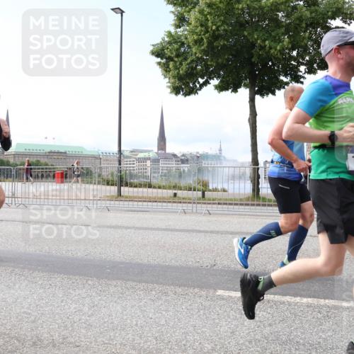 29.06.2025 - hella hamburg halbmarathon Lena Gebhardt http://msf.ph/oto/8261844 29.06.2025 10:11:00 Lombardsbrücke 1166, 1186, 1723, 1781, 2868, 4287, 4389, 5254, 5653, 5990, 5991, 7250, 7271, 7370, 8171, 8206, 8207, 8561, 9169, 9681, 9829, 10196, 11149, 11355, 11887, 11904, 11905, 12426, 12556, 12571, 12629, 12790, 12836, 13588, 13594, 13825, 13901, 14022, 14270, 15009, 15214, 15252, 15908, 16344, 16383, 16808, 17142, 17500, 17532, 18949, 19241 meine-sportfotos.de