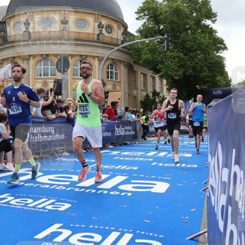 29.06.2025 - hella hamburg halbmarathon Strokosch-Dieckow http://msf.ph/oto/8261851 29.06.2025 10:43:31 Ziel 3116, 3928, 4080, 5124, 5436, 5506, 7635, 8664, 9931, 10237, 10246, 11648, 12623, 13996, 14484, 14690, 16338, 17391, 17912, 18449, 18513, 18775, 18810, 18942, 19051, 19229 meine-sportfotos.de
