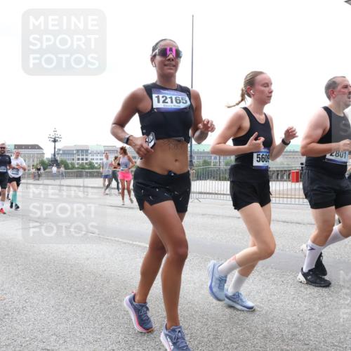 29.06.2025 - hella hamburg halbmarathon Lena Gebhardt http://msf.ph/oto/8261866 29.06.2025 10:34:30 Lombardsbrücke 1025, 1672, 2023, 2265, 2412, 2464, 2496, 2510, 2511, 2526, 2801, 2933, 3130, 3145, 3420, 3829, 3848, 4540, 4824, 4826, 5453, 5609, 6034, 6105, 6171, 6329, 6571, 6574, 6843, 7020, 7324, 7329, 7386, 7644, 7733, 8277, 8349, 8705, 8965, 9122, 9164, 9379, 9448, 9514, 10335, 10360, 10564, 10674, 11122, 11245, 11872, 12164, 12382, 13957, 15477, 16238, 16311, 16390, 16682, 16919, 17230, 18158, 18941 meine-sportfotos.de
