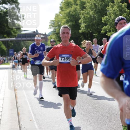29.06.2025 - hella hamburg halbmarathon Jannik Wohlers http://msf.ph/oto/8261896 29.06.2025 09:58:22 Lombardsbrücke 1410, 1485, 1727, 1946, 1951, 2518, 2840, 2883, 2907, 3334, 3819, 3952, 4120, 4152, 4167, 5077, 5084, 5378, 6294, 6592, 6657, 6759, 6877, 7082, 7369, 7716, 7732, 8068, 8322, 8639, 8721, 9727, 9770, 10724, 11212, 11638, 11976, 12135, 12362, 12483, 12526, 12632, 13397, 13465, 13470, 13654, 13694, 13706, 13880, 13997, 14266, 14355, 14363, 14368, 14702, 15275, 15497, 15506, 15523, 15727, 15854, 16108, 16292, 16470, 16830, 17181, 17346, 17348, 17491 meine-sportfotos.de