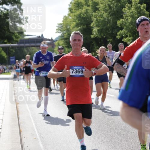 29.06.2025 - hella hamburg halbmarathon Jannik Wohlers http://msf.ph/oto/8261919 29.06.2025 09:58:22 Lombardsbrücke 1410, 1485, 1727, 1946, 1951, 2518, 2840, 2883, 2907, 3334, 3819, 3952, 4120, 4152, 4167, 5077, 5084, 5378, 6294, 6592, 6657, 6759, 6877, 7082, 7369, 7716, 7732, 8068, 8322, 8639, 8721, 9727, 9770, 10724, 11212, 11638, 11976, 12135, 12362, 12483, 12526, 12632, 13397, 13465, 13470, 13654, 13694, 13706, 13880, 13997, 14266, 14355, 14363, 14368, 14702, 15275, 15497, 15506, 15523, 15727, 15854, 16108, 16292, 16470, 16830, 17181, 17346, 17348, 17491 meine-sportfotos.de