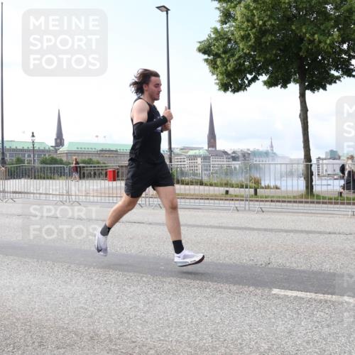 29.06.2025 - hella hamburg halbmarathon Lena Gebhardt http://msf.ph/oto/8261926 29.06.2025 10:11:00 Lombardsbrücke 1166, 1186, 1723, 1781, 2868, 4287, 4389, 5254, 5653, 5990, 5991, 7250, 7271, 7370, 8171, 8206, 8207, 8561, 9169, 9681, 9829, 10196, 11149, 11355, 11887, 11904, 11905, 12426, 12556, 12571, 12629, 12790, 12836, 13588, 13594, 13825, 13901, 14022, 14270, 15009, 15214, 15252, 15908, 16344, 16383, 16808, 17142, 17500, 17532, 18949, 19241 meine-sportfotos.de