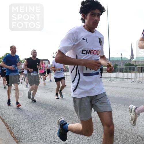 29.06.2025 - hella hamburg halbmarathon Lena Gebhardt http://msf.ph/oto/8261952 29.06.2025 09:57:06 Lombardsbrücke 1030, 1327, 1381, 1442, 1460, 1496, 1537, 1657, 1783, 1833, 2013, 2025, 2074, 2111, 2119, 2208, 2340, 2378, 2396, 2595, 2814, 2839, 2869, 2878, 3093, 3103, 3310, 3575, 3652, 3698, 3791, 4377, 4558, 4635, 4726, 4770, 4897, 5008, 5013, 5018, 5021, 5169, 5194, 5319, 5744, 5839, 6033, 6377, 6561, 6562, 6631, 6720, 6762, 7176, 7177, 7259, 7918, 8112, 8261, 8313, 8572, 8587, 8618, 8651, 8661, 8710, 8813, 8863, 8921, 8930, 9060, 9082, 9316, 9497, 9597, 9638, 10191 meine-sportfotos.de