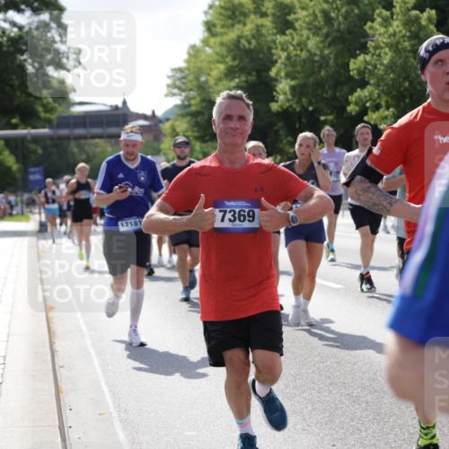 29.06.2025 - hella hamburg halbmarathon Jannik Wohlers http://msf.ph/oto/8261953 29.06.2025 09:58:22 Lombardsbrücke 1410, 1485, 1727, 1946, 1951, 2518, 2840, 2883, 2907, 3334, 3819, 3952, 4120, 4152, 4167, 5077, 5084, 5378, 6294, 6592, 6657, 6759, 6877, 7082, 7369, 7716, 7732, 8068, 8322, 8639, 8721, 9727, 9770, 10724, 11212, 11638, 11976, 12135, 12362, 12483, 12526, 12632, 13397, 13465, 13470, 13654, 13694, 13706, 13880, 13997, 14266, 14355, 14363, 14368, 14702, 15275, 15497, 15506, 15523, 15727, 15854, 16108, 16292, 16470, 16830, 17181, 17346, 17348, 17491 meine-sportfotos.de