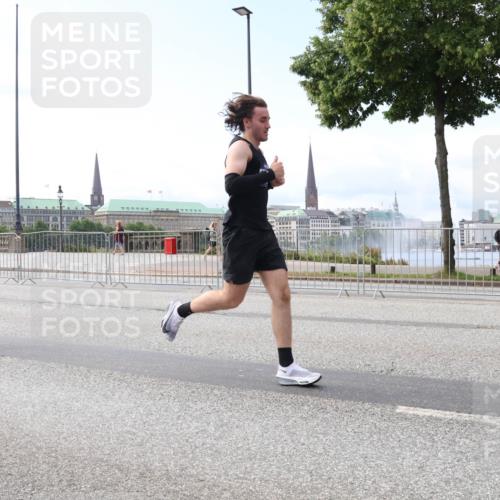 29.06.2025 - hella hamburg halbmarathon Lena Gebhardt http://msf.ph/oto/8262003 29.06.2025 10:11:00 Lombardsbrücke 1166, 1186, 1723, 1781, 2868, 4287, 4389, 5254, 5653, 5990, 5991, 7250, 7271, 7370, 8171, 8206, 8207, 8561, 9169, 9681, 9829, 10196, 11149, 11355, 11887, 11904, 11905, 12426, 12556, 12571, 12629, 12790, 12836, 13588, 13594, 13825, 13901, 14022, 14270, 15009, 15214, 15252, 15908, 16344, 16383, 16808, 17142, 17500, 17532, 18949, 19241 meine-sportfotos.de