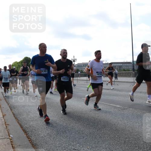 29.06.2025 - hella hamburg halbmarathon Lena Gebhardt http://msf.ph/oto/8262098 29.06.2025 09:57:06 Lombardsbrücke 1030, 1327, 1381, 1442, 1460, 1496, 1537, 1657, 1783, 1833, 2013, 2025, 2074, 2111, 2119, 2208, 2340, 2378, 2396, 2595, 2814, 2839, 2869, 2878, 3093, 3103, 3310, 3575, 3652, 3698, 3791, 4377, 4558, 4635, 4726, 4770, 4897, 5008, 5013, 5018, 5021, 5169, 5194, 5319, 5744, 5839, 6033, 6377, 6561, 6562, 6631, 6720, 6762, 7176, 7177, 7259, 7918, 8112, 8261, 8313, 8572, 8587, 8618, 8651, 8661, 8710, 8813, 8863, 8921, 8930, 9060, 9082, 9316, 9497, 9597, 9638, 10191 meine-sportfotos.de