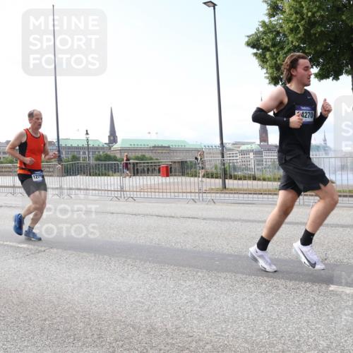 29.06.2025 - hella hamburg halbmarathon Lena Gebhardt http://msf.ph/oto/8262110 29.06.2025 10:11:00 Lombardsbrücke 1166, 1186, 1723, 1781, 2868, 4287, 4389, 5254, 5653, 5990, 5991, 7250, 7271, 7370, 8171, 8206, 8207, 8561, 9169, 9681, 9829, 10196, 11149, 11355, 11887, 11904, 11905, 12426, 12556, 12571, 12629, 12790, 12836, 13588, 13594, 13825, 13901, 14022, 14270, 15009, 15214, 15252, 15908, 16344, 16383, 16808, 17142, 17500, 17532, 18949, 19241 meine-sportfotos.de