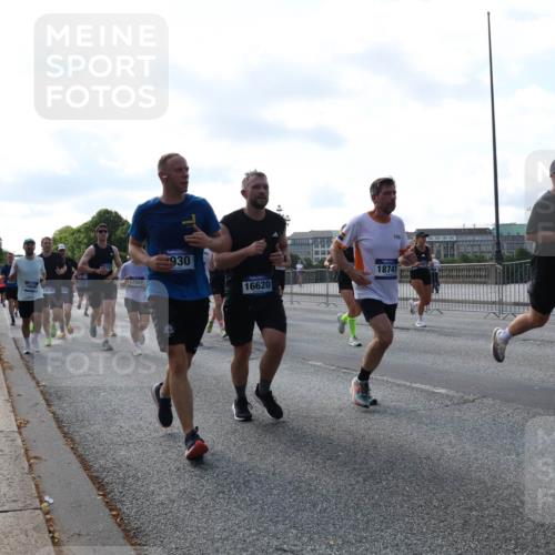 29.06.2025 - hella hamburg halbmarathon Lena Gebhardt http://msf.ph/oto/8262158 29.06.2025 09:57:06 Lombardsbrücke 1030, 1327, 1381, 1442, 1460, 1496, 1537, 1657, 1783, 1833, 2013, 2025, 2074, 2111, 2119, 2208, 2340, 2378, 2396, 2595, 2814, 2839, 2869, 2878, 3093, 3103, 3310, 3575, 3652, 3698, 3791, 4377, 4558, 4635, 4726, 4770, 4897, 5008, 5013, 5018, 5021, 5169, 5194, 5319, 5744, 5839, 6033, 6377, 6561, 6562, 6631, 6720, 6762, 7176, 7177, 7259, 7918, 8112, 8261, 8313, 8572, 8587, 8618, 8651, 8661, 8710, 8813, 8863, 8921, 8930, 9060, 9082, 9316, 9497, 9597, 9638, 10191 meine-sportfotos.de
