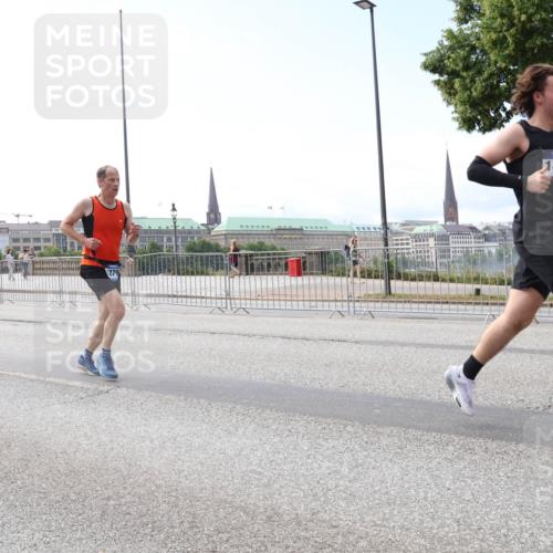 29.06.2025 - hella hamburg halbmarathon Lena Gebhardt http://msf.ph/oto/8262214 29.06.2025 10:11:00 Lombardsbrücke 1166, 1186, 1723, 1781, 2868, 4287, 4389, 5254, 5653, 5990, 5991, 7250, 7271, 7370, 8171, 8206, 8207, 8561, 9169, 9681, 9829, 10196, 11149, 11355, 11887, 11904, 11905, 12426, 12556, 12571, 12629, 12790, 12836, 13588, 13594, 13825, 13901, 14022, 14270, 15009, 15214, 15252, 15908, 16344, 16383, 16808, 17142, 17500, 17532, 18949, 19241 meine-sportfotos.de