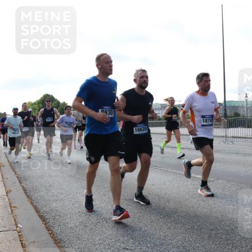 29.06.2025 - hella hamburg halbmarathon Lena Gebhardt http://msf.ph/oto/8262245 29.06.2025 09:57:07 Lombardsbrücke 1030, 1327, 1381, 1442, 1460, 1496, 1537, 1657, 1783, 1833, 2013, 2025, 2074, 2111, 2119, 2208, 2340, 2378, 2396, 2595, 2814, 2839, 2869, 2878, 3093, 3103, 3310, 3575, 3652, 3698, 3791, 4299, 4377, 4558, 4635, 4726, 4770, 4897, 5008, 5013, 5018, 5021, 5169, 5194, 5319, 5744, 5839, 6033, 6377, 6631, 6720, 6762, 7176, 7177, 7259, 7918, 8112, 8261, 8313, 8572, 8587, 8618, 8651, 8661, 8710, 8813, 8863, 8921, 8930, 9060, 9082, 9316, 9497, 9638, 10191 meine-sportfotos.de