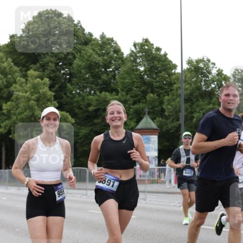 29.06.2025 - hella hamburg halbmarathon Jannik Wohlers http://msf.ph/oto/8262285 29.06.2025 10:32:56 Lombardsbrücke 1764, 1995, 2038, 2054, 2085, 2838, 3341, 3812, 4164, 4445, 5180, 5917, 6773, 7705, 8595, 9258, 9289, 9591, 9592, 9750, 9780, 11229, 11713, 11826, 12039, 12812, 12813, 13339, 14085, 15091, 15815, 15885, 15964, 16246, 16270, 16391, 17135, 18742, 18743, 18951 meine-sportfotos.de
