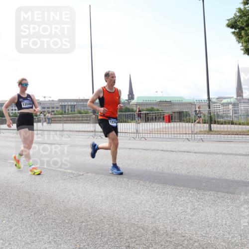 29.06.2025 - hella hamburg halbmarathon Lena Gebhardt http://msf.ph/oto/8262309 29.06.2025 10:11:01 Lombardsbrücke 1166, 1186, 1723, 1781, 2868, 3837, 4287, 4389, 5254, 5653, 5990, 5991, 7250, 7271, 7370, 8171, 8206, 8207, 8561, 9119, 9169, 9681, 9829, 10196, 11149, 11355, 11887, 11904, 11905, 12426, 12556, 12571, 12629, 12790, 12836, 13588, 13594, 13603, 13825, 14022, 14149, 14270, 15009, 15214, 15252, 15908, 16344, 16383, 16808, 17142, 17500, 17532, 18949, 19241 meine-sportfotos.de