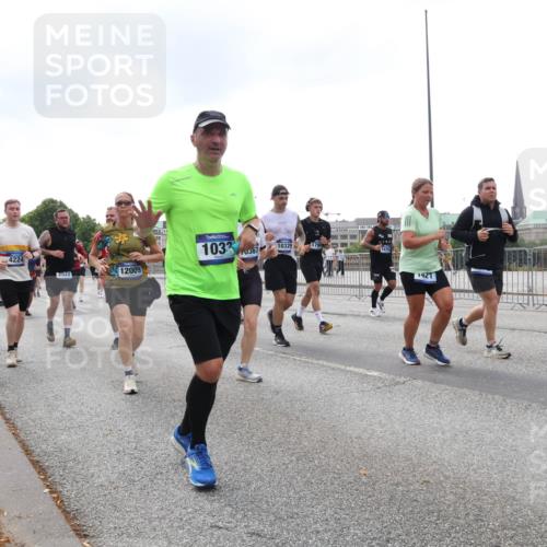 29.06.2025 - hella hamburg halbmarathon Lena Gebhardt http://msf.ph/oto/8262332 29.06.2025 10:46:02 Lombardsbrücke 1004, 1033, 1060, 1085, 1100, 1104, 1421, 1426, 1429, 1465, 1532, 1555, 1854, 1867, 1868, 1983, 2008, 2398, 2423, 2522, 2550, 2773, 2813, 2917, 2951, 2954, 2965, 3410, 4104, 4119, 4223, 4317, 4388, 4572, 5044, 5635, 5697, 5703, 5769, 5770, 5854, 5892, 6068, 6133, 6333, 6392, 6623, 7268, 7356, 7368, 7374, 7605, 7894, 7960, 7983, 8047, 8745, 9120, 9121, 9129, 9337, 9426, 9445, 10327, 10329, 10367, 10511, 11358, 11361, 11876, 11910, 12298, 12333, 12507, 12522 meine-sportfotos.de