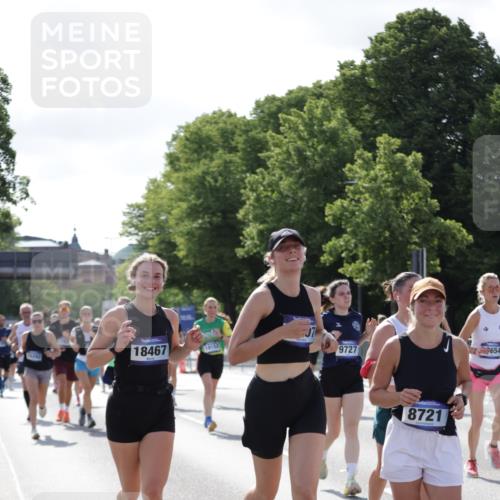 29.06.2025 - hella hamburg halbmarathon Jannik Wohlers http://msf.ph/oto/8262407 29.06.2025 09:58:27 Lombardsbrücke 1410, 1485, 1715, 1719, 1727, 1946, 1951, 2840, 2883, 2907, 3037, 3334, 3952, 4120, 4167, 5077, 5084, 6294, 6629, 6657, 7082, 7369, 7716, 7732, 8068, 8322, 8639, 8721, 8798, 9655, 9727, 9770, 10488, 10724, 11212, 11612, 11976, 12135, 12362, 12526, 13397, 13465, 13654, 13694, 13706, 13880, 13997, 14355, 14363, 14368, 14702, 15275, 15497, 15506, 15516, 15727, 15854, 16108, 16292, 16470, 17181, 17383, 17491, 17828, 18000, 18181, 18308, 18340, 19152 meine-sportfotos.de