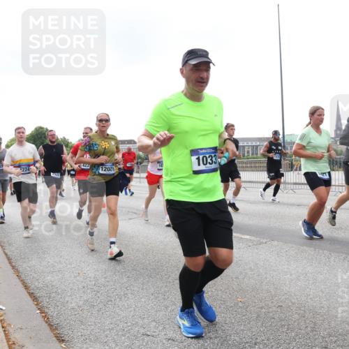 29.06.2025 - hella hamburg halbmarathon Lena Gebhardt http://msf.ph/oto/8262449 29.06.2025 10:46:02 Lombardsbrücke 1004, 1033, 1060, 1085, 1100, 1104, 1421, 1426, 1429, 1465, 1532, 1555, 1854, 1867, 1868, 1983, 2008, 2398, 2423, 2522, 2550, 2773, 2813, 2917, 2951, 2954, 2965, 3410, 4104, 4119, 4223, 4317, 4388, 4572, 5044, 5635, 5697, 5703, 5769, 5770, 5854, 5892, 6068, 6133, 6333, 6392, 6623, 7268, 7356, 7368, 7374, 7605, 7894, 7960, 7983, 8047, 8745, 9120, 9121, 9129, 9337, 9426, 9445, 10327, 10329, 10367, 10511, 11358, 11361, 11876, 11910, 12298, 12333, 12507, 12522 meine-sportfotos.de