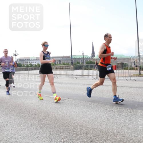 29.06.2025 - hella hamburg halbmarathon Lena Gebhardt http://msf.ph/oto/8262506 29.06.2025 10:11:01 Lombardsbrücke 1166, 1186, 1723, 1781, 2868, 3837, 4287, 4389, 5254, 5653, 5990, 5991, 7250, 7271, 7370, 8171, 8206, 8207, 8561, 9119, 9169, 9681, 9829, 10196, 11149, 11355, 11887, 11904, 11905, 12426, 12556, 12571, 12629, 12790, 12836, 13588, 13594, 13603, 13825, 14022, 14149, 14270, 15009, 15214, 15252, 15908, 16344, 16383, 16808, 17142, 17500, 17532, 18949, 19241 meine-sportfotos.de