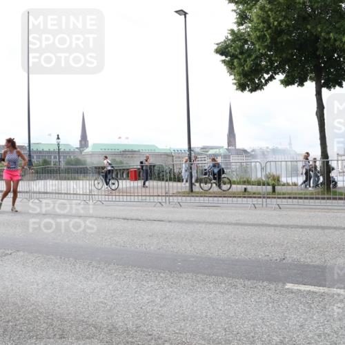 29.06.2025 - hella hamburg halbmarathon Lena Gebhardt http://msf.ph/oto/8262514 29.06.2025 10:34:31 Lombardsbrücke 1025, 1672, 2023, 2265, 2412, 2464, 2496, 2510, 2511, 2801, 2933, 3130, 3145, 3420, 3829, 3848, 4540, 4824, 4826, 5453, 5609, 6034, 6105, 6171, 6329, 6571, 6574, 6843, 7020, 7324, 7329, 7386, 7644, 7733, 8277, 8349, 8705, 8965, 9122, 9164, 9379, 9448, 9514, 10335, 10360, 10564, 10674, 11122, 11245, 11872, 12164, 12382, 13957, 15477, 16238, 16311, 16390, 16682, 16919, 17230, 18158, 18941 meine-sportfotos.de