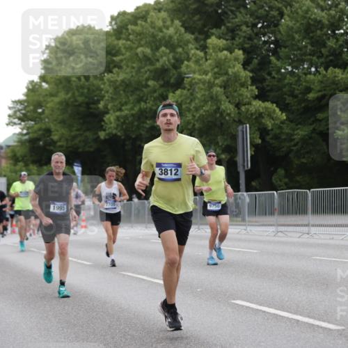 29.06.2025 - hella hamburg halbmarathon Jannik Wohlers http://msf.ph/oto/8262550 29.06.2025 10:32:59 Lombardsbrücke 1764, 1995, 2038, 2054, 2085, 2838, 3341, 3812, 4164, 4445, 6773, 7705, 8595, 8891, 9258, 9289, 9591, 9592, 9750, 9780, 11713, 11826, 13339, 15072, 15091, 15367, 15815, 15964, 16246, 16270, 16391, 17135 meine-sportfotos.de