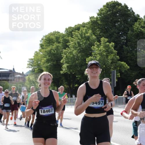 29.06.2025 - hella hamburg halbmarathon Jannik Wohlers http://msf.ph/oto/8262561 29.06.2025 09:58:27 Lombardsbrücke 1410, 1485, 1715, 1719, 1727, 1946, 1951, 2840, 2883, 2907, 3037, 3334, 3952, 4120, 4167, 5077, 5084, 6294, 6629, 6657, 7082, 7369, 7716, 7732, 8068, 8322, 8639, 8721, 8798, 9655, 9727, 9770, 10488, 10724, 11212, 11612, 11976, 12135, 12362, 12526, 13397, 13465, 13654, 13694, 13706, 13880, 13997, 14355, 14363, 14368, 14702, 15275, 15497, 15506, 15516, 15727, 15854, 16108, 16292, 16470, 17181, 17383, 17491, 17828, 18000, 18181, 18308, 18340, 19152 meine-sportfotos.de