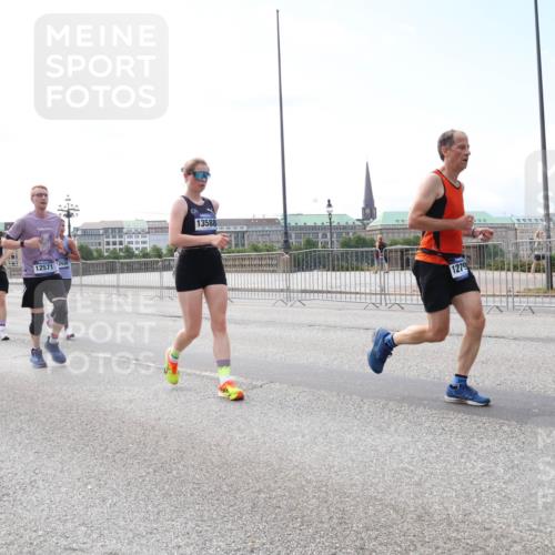 29.06.2025 - hella hamburg halbmarathon Lena Gebhardt http://msf.ph/oto/8262575 29.06.2025 10:11:01 Lombardsbrücke 1166, 1186, 1723, 1781, 2868, 3837, 4287, 4389, 5254, 5653, 5990, 5991, 7250, 7271, 7370, 8171, 8206, 8207, 8561, 9119, 9169, 9681, 9829, 10196, 11149, 11355, 11887, 11904, 11905, 12426, 12556, 12571, 12629, 12790, 12836, 13588, 13594, 13603, 13825, 14022, 14149, 14270, 15009, 15214, 15252, 15908, 16344, 16383, 16808, 17142, 17500, 17532, 18949, 19241 meine-sportfotos.de
