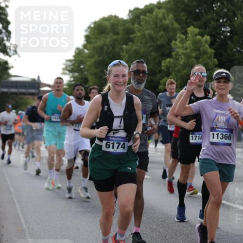 29.06.2025 - hella hamburg halbmarathon Jannik Wohlers http://msf.ph/oto/8262601 29.06.2025 09:59:32 Lombardsbrücke 1006, 1125, 1264, 1834, 1914, 2348, 2364, 2582, 2584, 2676, 2677, 2910, 3836, 4013, 4231, 4772, 5015, 5134, 5277, 5341, 6174, 6201, 6202, 6462, 6587, 6602, 6636, 6892, 7547, 7717, 7824, 8223, 8285, 8330, 8402, 8573, 8730, 9611, 10031, 10093, 10337, 10759, 11366, 11753, 11797, 11799, 12248, 12479, 12513, 13523, 13808, 13847, 13988, 14139, 14429, 14750, 14778, 14785, 14818, 15097, 15110, 15431, 15954, 16327, 17160, 17468, 17525, 18413 meine-sportfotos.de