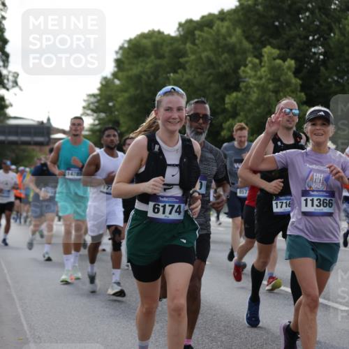 29.06.2025 - hella hamburg halbmarathon Jannik Wohlers http://msf.ph/oto/8262626 29.06.2025 09:59:32 Lombardsbrücke 1006, 1125, 1264, 1834, 1914, 2348, 2364, 2582, 2584, 2676, 2677, 2910, 3836, 4013, 4231, 4772, 5015, 5134, 5277, 5341, 6174, 6201, 6202, 6462, 6587, 6602, 6636, 6892, 7547, 7717, 7824, 8223, 8285, 8330, 8402, 8573, 8730, 9611, 10031, 10093, 10337, 10759, 11366, 11753, 11797, 11799, 12248, 12479, 12513, 13523, 13808, 13847, 13988, 14139, 14429, 14750, 14778, 14785, 14818, 15097, 15110, 15431, 15954, 16327, 17160, 17468, 17525, 18413 meine-sportfotos.de