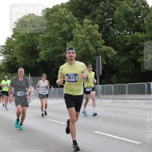 29.06.2025 - hella hamburg halbmarathon Jannik Wohlers http://msf.ph/oto/8262635 29.06.2025 10:32:59 Lombardsbrücke 1764, 1995, 2038, 2054, 2085, 2838, 3341, 3812, 4164, 4445, 6773, 7705, 8595, 8891, 9258, 9289, 9591, 9592, 9750, 9780, 11713, 11826, 13339, 15072, 15091, 15367, 15815, 15964, 16246, 16270, 16391, 17135 meine-sportfotos.de