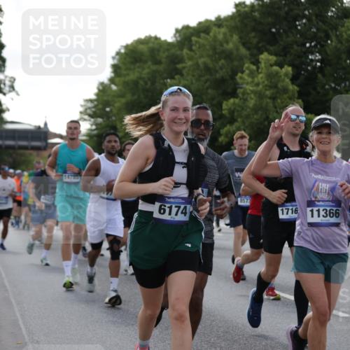 29.06.2025 - hella hamburg halbmarathon Jannik Wohlers http://msf.ph/oto/8262655 29.06.2025 09:59:32 Lombardsbrücke 1006, 1125, 1264, 1834, 1914, 2348, 2364, 2582, 2584, 2676, 2677, 2910, 3836, 4013, 4231, 4772, 5015, 5134, 5277, 5341, 6174, 6201, 6202, 6462, 6587, 6602, 6636, 6892, 7547, 7717, 7824, 8223, 8285, 8330, 8402, 8573, 8730, 9611, 10031, 10093, 10337, 10759, 11366, 11753, 11797, 11799, 12248, 12479, 12513, 13523, 13808, 13847, 13988, 14139, 14429, 14750, 14778, 14785, 14818, 15097, 15110, 15431, 15954, 16327, 17160, 17468, 17525, 18413 meine-sportfotos.de