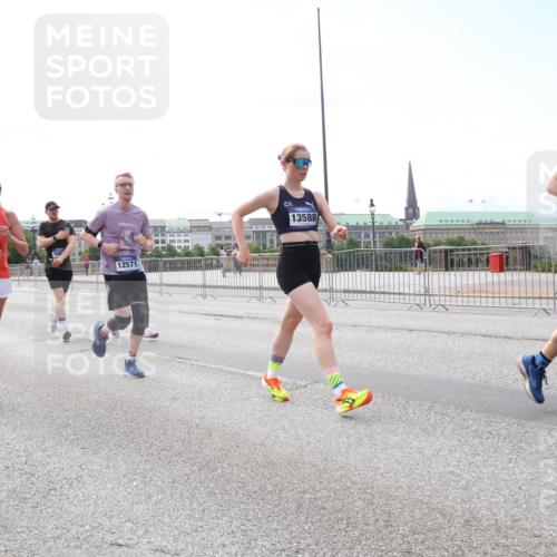29.06.2025 - hella hamburg halbmarathon Lena Gebhardt http://msf.ph/oto/8262662 29.06.2025 10:11:01 Lombardsbrücke 1166, 1186, 1723, 1781, 2868, 3837, 4287, 4389, 5254, 5653, 5990, 5991, 7250, 7271, 7370, 8171, 8206, 8207, 8561, 9119, 9169, 9681, 9829, 10196, 11149, 11355, 11887, 11904, 11905, 12426, 12556, 12571, 12629, 12790, 12836, 13588, 13594, 13603, 13825, 14022, 14149, 14270, 15009, 15214, 15252, 15908, 16344, 16383, 16808, 17142, 17500, 17532, 18949, 19241 meine-sportfotos.de