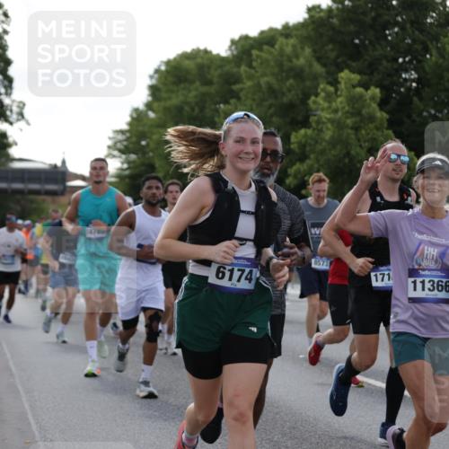 29.06.2025 - hella hamburg halbmarathon Jannik Wohlers http://msf.ph/oto/8262671 29.06.2025 09:59:32 Lombardsbrücke 1006, 1125, 1264, 1834, 1914, 2348, 2364, 2582, 2584, 2676, 2677, 2910, 3836, 4013, 4231, 4772, 5015, 5134, 5277, 5341, 6174, 6201, 6202, 6462, 6587, 6602, 6636, 6892, 7547, 7717, 7824, 8223, 8285, 8330, 8402, 8573, 8730, 9611, 10031, 10093, 10337, 10759, 11366, 11753, 11797, 11799, 12248, 12479, 12513, 13523, 13808, 13847, 13988, 14139, 14429, 14750, 14778, 14785, 14818, 15097, 15110, 15431, 15954, 16327, 17160, 17468, 17525, 18413 meine-sportfotos.de