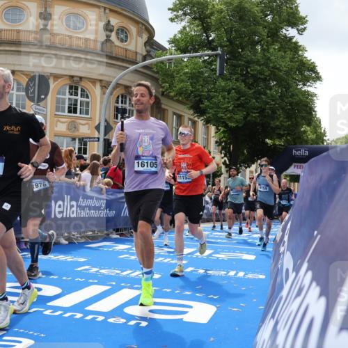 29.06.2025 - hella hamburg halbmarathon Strokosch-Dieckow http://msf.ph/oto/8262704 29.06.2025 10:43:47 Ziel 1976, 3437, 3697, 3907, 5624, 5692, 6903, 6991, 7185, 8145, 9043, 9159, 9374, 10493, 11153, 11778, 11809, 11848, 12966, 13897, 14201, 14210, 14861, 15512, 16062, 16105, 16549, 17376, 17403, 18650, 18678, 19090 meine-sportfotos.de