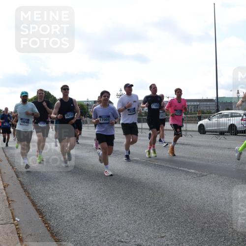 29.06.2025 - hella hamburg halbmarathon Lena Gebhardt http://msf.ph/oto/8262725 29.06.2025 09:57:08 Lombardsbrücke 1030, 1327, 1381, 1442, 1460, 1496, 1537, 1657, 1783, 1833, 2013, 2025, 2074, 2111, 2119, 2208, 2340, 2378, 2396, 2595, 2814, 2839, 2855, 2869, 2878, 3093, 3103, 3310, 3575, 3652, 3698, 3791, 4299, 4377, 4558, 4635, 4726, 4770, 4897, 5008, 5013, 5018, 5021, 5169, 5194, 5319, 5744, 5839, 6033, 6125, 6377, 6631, 6720, 6762, 6942, 7176, 7177, 7259, 7918, 8112, 8261, 8313, 8572, 8587, 8618, 8651, 8661, 8710, 8813, 8863, 8921, 8930, 9060, 9082, 9316, 9497, 9638, 10191 meine-sportfotos.de