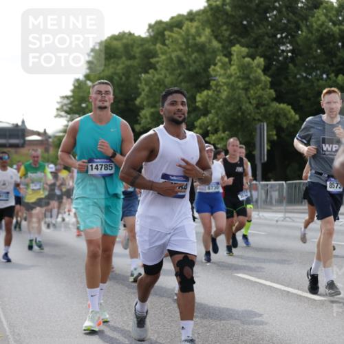 29.06.2025 - hella hamburg halbmarathon Jannik Wohlers http://msf.ph/oto/8262728 29.06.2025 09:59:33 Lombardsbrücke 1006, 1125, 1264, 1834, 1914, 2099, 2348, 2364, 2582, 2584, 2676, 2677, 2910, 3836, 4013, 4231, 4772, 4796, 5015, 5134, 5277, 5341, 6174, 6201, 6202, 6462, 6581, 6587, 6602, 6636, 6892, 7547, 7717, 7786, 7824, 8223, 8285, 8402, 8573, 8730, 9611, 10093, 10337, 10742, 10759, 11366, 11753, 11797, 11799, 12248, 12479, 12513, 13523, 13847, 13988, 13993, 14139, 14429, 14750, 14778, 14785, 14818, 15097, 15110, 15431, 15954, 16327, 17160, 17468, 17525 meine-sportfotos.de