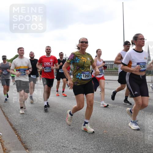 29.06.2025 - hella hamburg halbmarathon Lena Gebhardt http://msf.ph/oto/8262744 29.06.2025 10:46:03 Lombardsbrücke 1004, 1033, 1060, 1085, 1100, 1104, 1421, 1426, 1429, 1465, 1532, 1555, 1854, 1867, 1868, 1983, 2008, 2398, 2423, 2522, 2550, 2773, 2813, 2917, 2951, 2954, 2965, 3410, 4104, 4119, 4223, 4317, 4388, 4572, 5044, 5635, 5697, 5703, 5769, 5770, 5854, 5892, 6068, 6133, 6333, 6392, 6623, 7268, 7356, 7364, 7368, 7374, 7605, 7894, 7960, 7983, 8047, 8745, 9120, 9121, 9129, 9337, 9426, 9445, 10327, 10329, 10367, 10511, 11358, 11361, 11876, 11910, 12298, 12333, 12507, 12522 meine-sportfotos.de