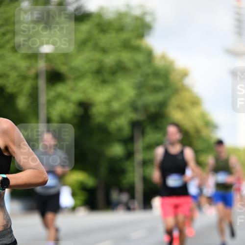 29.06.2025 - hella hamburg halbmarathon Dr. Thomas Lammeyer http://msf.ph/oto/8262749 29.06.2025 09:52:07 Kennedybrücke 1290, 1505, 1710, 2262, 2399, 3480, 3547, 4062, 4359, 4381, 5003, 5307, 5554, 5709, 6993, 7152, 7154, 8002, 8121, 8571, 8933, 9403, 9643, 10190, 10738, 10852 meine-sportfotos.de