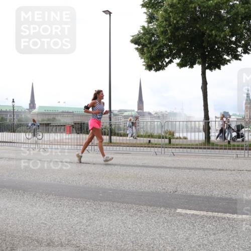29.06.2025 - hella hamburg halbmarathon Lena Gebhardt http://msf.ph/oto/8262751 29.06.2025 10:34:32 Lombardsbrücke 1025, 1672, 2023, 2265, 2355, 2412, 2464, 2496, 2510, 2511, 2801, 2933, 3130, 3145, 3420, 3829, 3848, 4540, 4824, 4826, 5453, 5609, 6034, 6105, 6171, 6329, 6571, 6574, 6843, 7020, 7324, 7329, 7386, 7644, 7733, 8277, 8349, 8369, 8705, 8793, 8965, 9122, 9164, 9379, 9448, 9514, 10335, 10360, 10564, 10674, 11122, 11245, 11646, 11872, 12164, 12236, 12382, 13957, 15477, 16238, 16311, 16390, 16682, 16919, 17230, 18158, 18941 meine-sportfotos.de