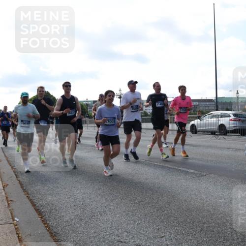 29.06.2025 - hella hamburg halbmarathon Lena Gebhardt http://msf.ph/oto/8262765 29.06.2025 09:57:08 Lombardsbrücke 1030, 1327, 1381, 1442, 1460, 1496, 1537, 1657, 1783, 1833, 2013, 2025, 2074, 2111, 2119, 2208, 2340, 2378, 2396, 2595, 2814, 2839, 2855, 2869, 2878, 3093, 3103, 3310, 3575, 3652, 3698, 3791, 4299, 4377, 4558, 4635, 4726, 4770, 4897, 5008, 5013, 5018, 5021, 5169, 5194, 5319, 5744, 5839, 6033, 6125, 6377, 6631, 6720, 6762, 6942, 7176, 7177, 7259, 7918, 8112, 8261, 8313, 8572, 8587, 8618, 8651, 8661, 8710, 8813, 8863, 8921, 8930, 9060, 9082, 9316, 9497, 9638, 10191 meine-sportfotos.de