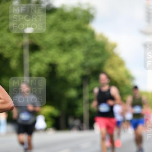 29.06.2025 - hella hamburg halbmarathon Dr. Thomas Lammeyer http://msf.ph/oto/8262780 29.06.2025 09:52:07 Kennedybrücke 1290, 1505, 1710, 2262, 2399, 3480, 3547, 4062, 4359, 4381, 5003, 5307, 5554, 5709, 6993, 7152, 7154, 8002, 8121, 8571, 8933, 9403, 9643, 10190, 10738, 10852 meine-sportfotos.de