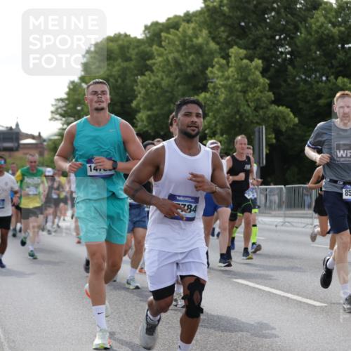 29.06.2025 - hella hamburg halbmarathon Jannik Wohlers http://msf.ph/oto/8262795 29.06.2025 09:59:33 Lombardsbrücke 1006, 1125, 1264, 1834, 1914, 2099, 2348, 2364, 2582, 2584, 2676, 2677, 2910, 3836, 4013, 4231, 4772, 4796, 5015, 5134, 5277, 5341, 6174, 6201, 6202, 6462, 6581, 6587, 6602, 6636, 6892, 7547, 7717, 7786, 7824, 8223, 8285, 8402, 8573, 8730, 9611, 10093, 10337, 10742, 10759, 11366, 11753, 11797, 11799, 12248, 12479, 12513, 13523, 13847, 13988, 13993, 14139, 14429, 14750, 14778, 14785, 14818, 15097, 15110, 15431, 15954, 16327, 17160, 17468, 17525 meine-sportfotos.de