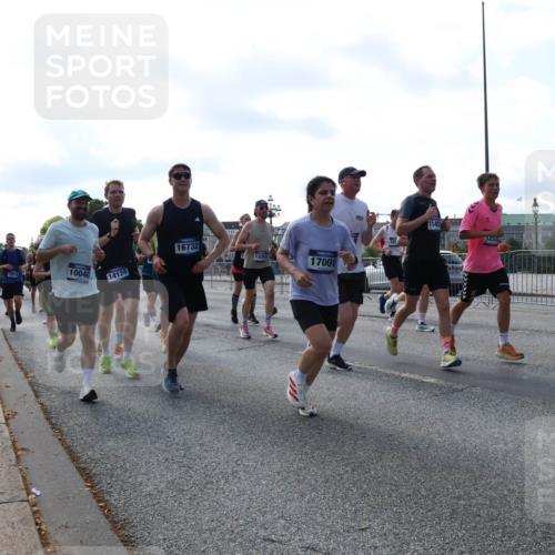 29.06.2025 - hella hamburg halbmarathon Lena Gebhardt http://msf.ph/oto/8262800 29.06.2025 09:57:08 Lombardsbrücke 1030, 1327, 1381, 1442, 1460, 1496, 1537, 1657, 1783, 1833, 2013, 2025, 2074, 2111, 2119, 2208, 2340, 2378, 2396, 2595, 2814, 2839, 2855, 2869, 2878, 3093, 3103, 3310, 3575, 3652, 3698, 3791, 4299, 4377, 4558, 4635, 4726, 4770, 4897, 5008, 5013, 5018, 5021, 5169, 5194, 5319, 5744, 5839, 6033, 6125, 6377, 6631, 6720, 6762, 6942, 7176, 7177, 7259, 7918, 8112, 8261, 8313, 8572, 8587, 8618, 8651, 8661, 8710, 8813, 8863, 8921, 8930, 9060, 9082, 9316, 9497, 9638, 10191 meine-sportfotos.de
