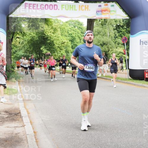 29.06.2025 - hella hamburg halbmarathon MichiJ http://msf.ph/oto/8262801 29.06.2025 10:54:06 Zwischen KM18-KM19 1729, 3062, 3225, 4066, 6453, 8909, 12005, 12912, 13042, 13732, 13857 meine-sportfotos.de
