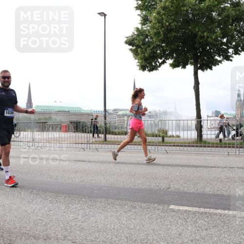 29.06.2025 - hella hamburg halbmarathon Lena Gebhardt http://msf.ph/oto/8262813 29.06.2025 10:34:33 Lombardsbrücke 1025, 1672, 2023, 2265, 2355, 2412, 2464, 2496, 2510, 2511, 2801, 2933, 3130, 3145, 3420, 3829, 3848, 4540, 4824, 4826, 5453, 5609, 6034, 6105, 6171, 6310, 6329, 6335, 6571, 6574, 6843, 7020, 7324, 7329, 7386, 7644, 7733, 8349, 8369, 8705, 8793, 8965, 9122, 9164, 9379, 9448, 9514, 10335, 10360, 10564, 10674, 11122, 11245, 11646, 11872, 12164, 12236, 12382, 13957, 15477, 16238, 16311, 16390, 16682, 16919, 17230, 18158, 18941 meine-sportfotos.de