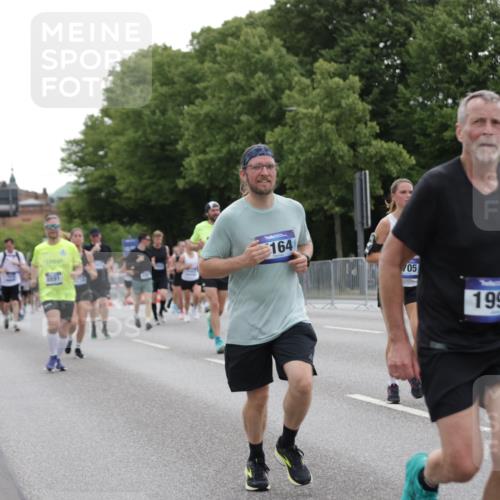 29.06.2025 - hella hamburg halbmarathon Jannik Wohlers http://msf.ph/oto/8262967 29.06.2025 10:33:02 Lombardsbrücke 1764, 1995, 2085, 2776, 2838, 3341, 3812, 4164, 4445, 6773, 6999, 7705, 8021, 8891, 9234, 9258, 9591, 9592, 9750, 9780, 11811, 11826, 11928, 13339, 13375, 14451, 15044, 15072, 15367, 15964, 16270, 17135 meine-sportfotos.de