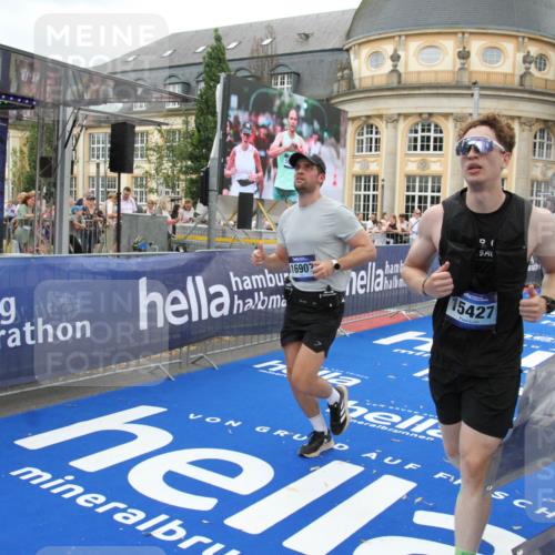 29.06.2025 - hella hamburg halbmarathon Michael Strokosch http://msf.ph/oto/8262983 29.06.2025 10:51:54 Ziel 2396, 2818, 2823, 2880, 4297, 5102, 7224, 8710, 8819, 8856, 9793, 9959, 12224, 13799, 15427, 15690, 15727, 16907, 17682, 17815, 17962, 19053, 19137 meine-sportfotos.de